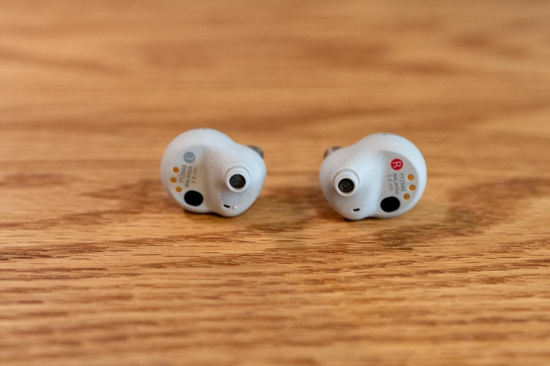 WF-1000XM4 プラチナシルバー 【イヤーピース M or L のみ】