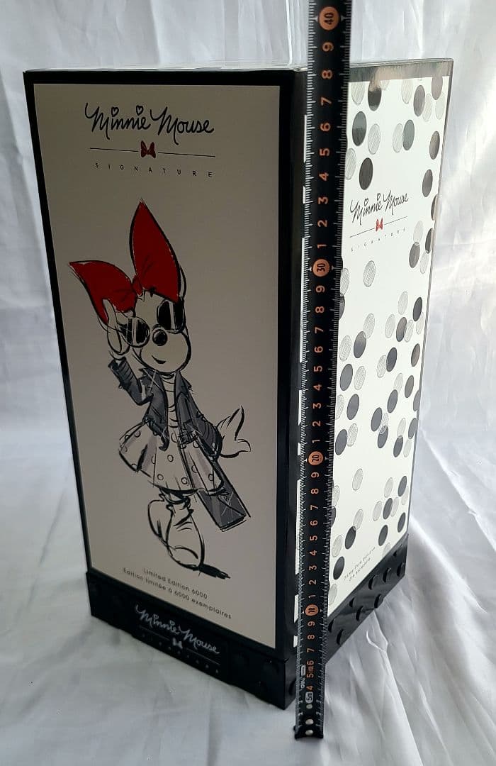 ミニーシグネチャードール Minnie Mouse Signature