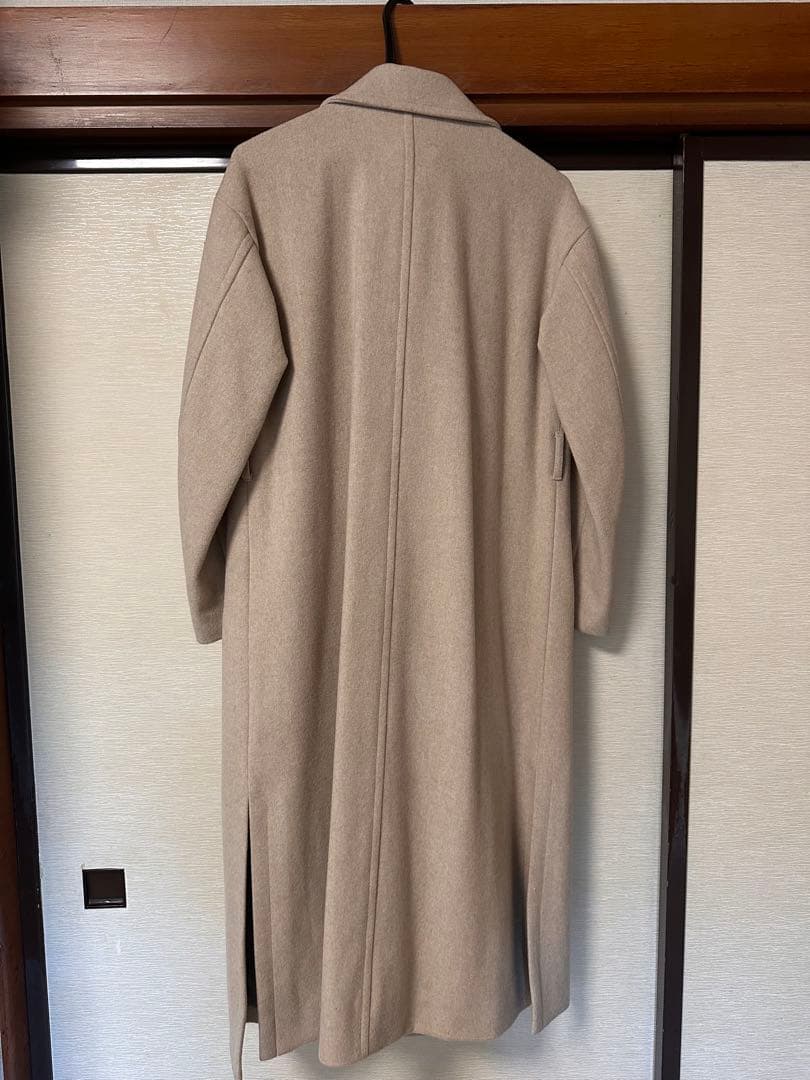 ベージュ ダブルブレスト ロングコート