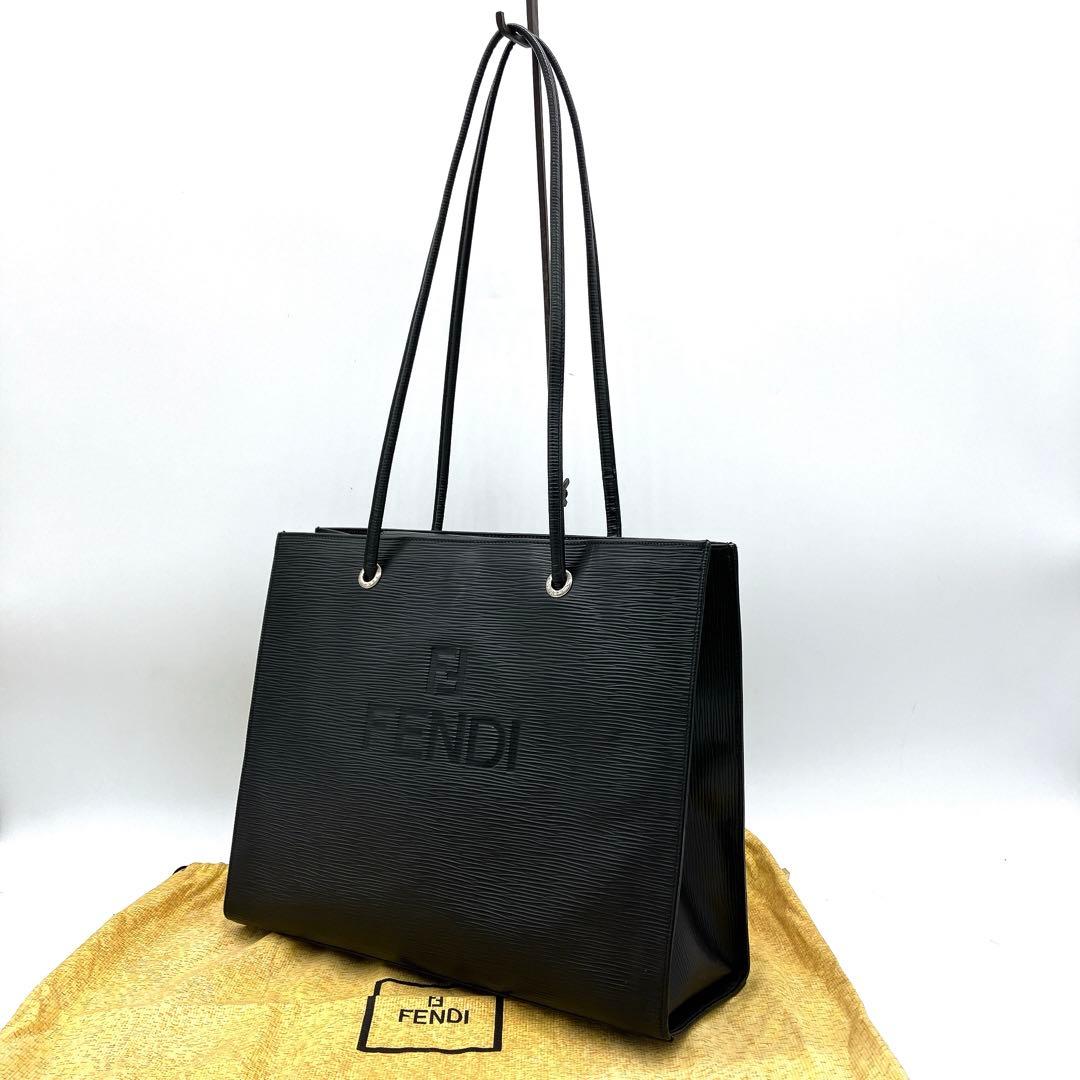【FENDI】ショルダートートバッグ　ロゴ型押し　レザー　ブラック　A4