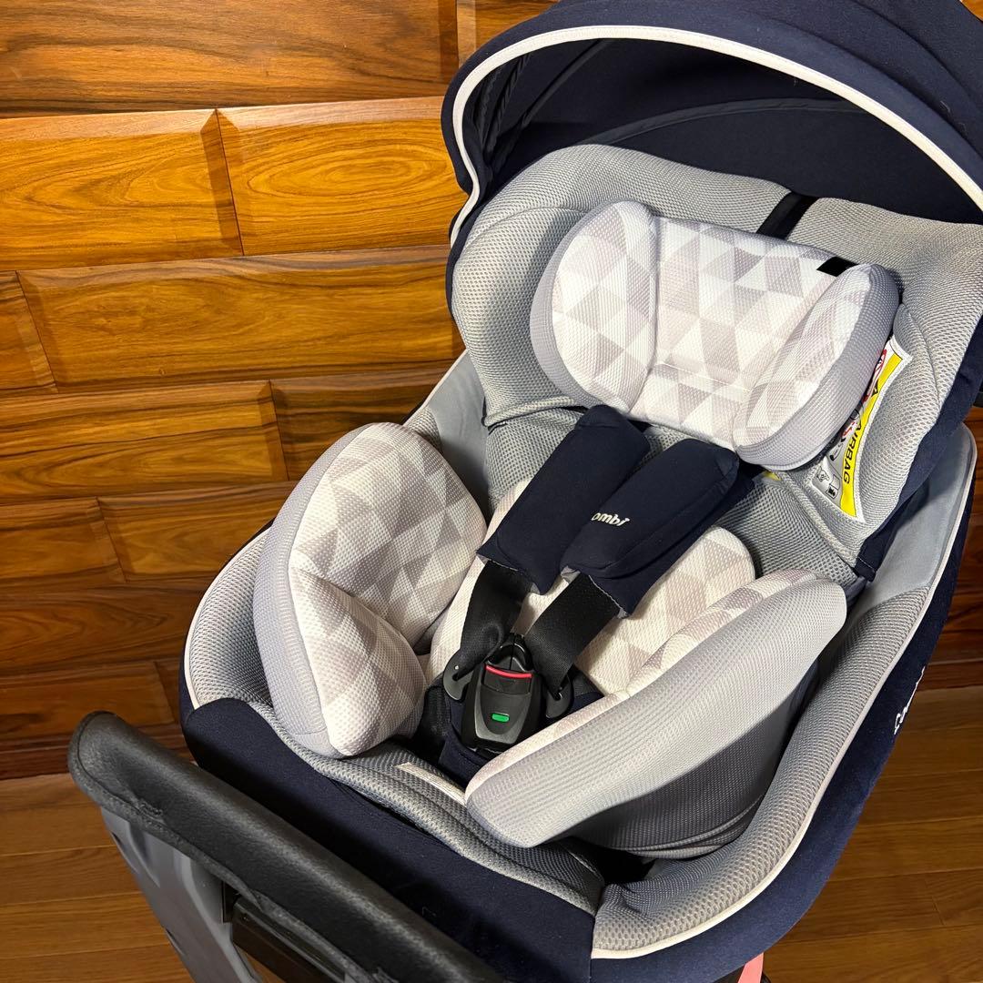 超美品 コンビ　クルムーヴ スマート ISOFIX JN-570 ネイビー