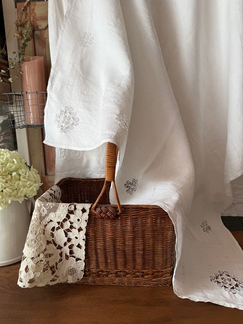 フランスアンティークஐ⋆*ホワイトリネンの素敵な刺繍クロスஐ⋆*