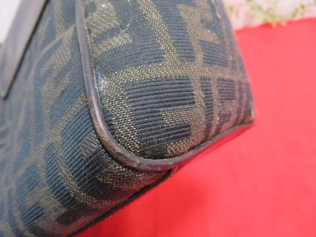 n*u様 6ee1484　FENDIフェンディ　ズッカ柄　セミショルダー