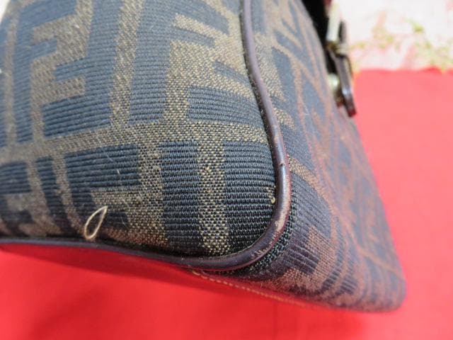 n*u様 6ee1484　FENDIフェンディ　ズッカ柄　セミショルダー