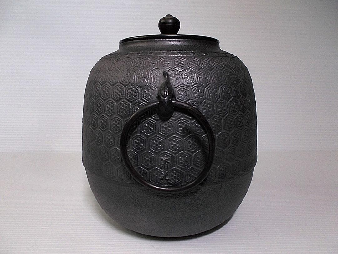 未使用 茶道具 釜師:佐藤清光 亀甲紋棗茶釜 釜環 大き目の茶釜です 送料込み