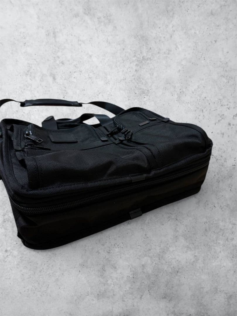 未使用級美品　TUMI トゥミ ビジネスバッグ　黒 ☆収納ポーチ付き
