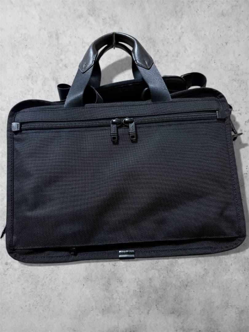 未使用級美品　TUMI トゥミ ビジネスバッグ　黒 ☆収納ポーチ付き