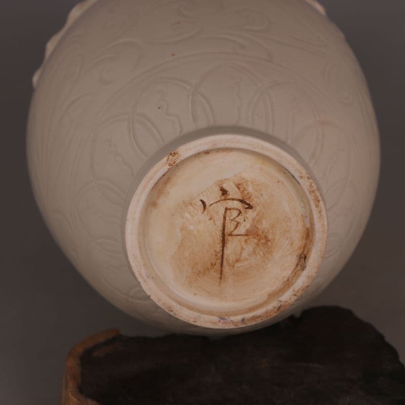 宋定窯刻花卉鼓釘両耳瓶 景徳鎮 陶磁器 装飾品 現代工芸品 美術品 置物