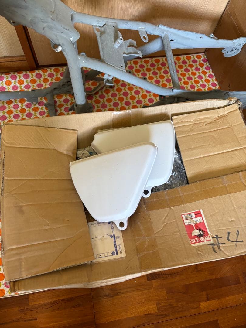 ヨンフォア　CB400フォア　タンク＆サイドカバー左右