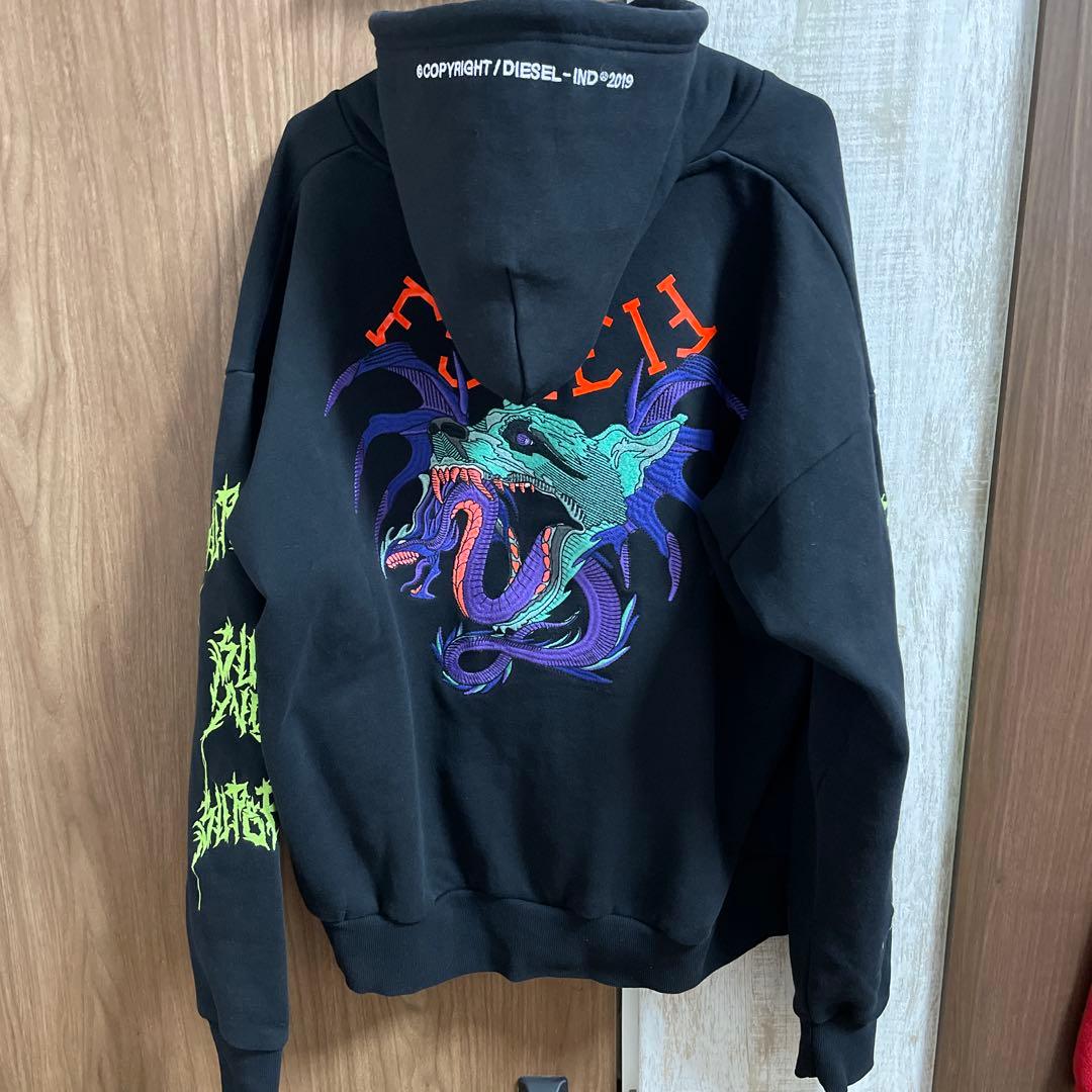 や*ん様 ⭐️美品⭐️DIESEL 刺繍デザイン ブラックパーカー