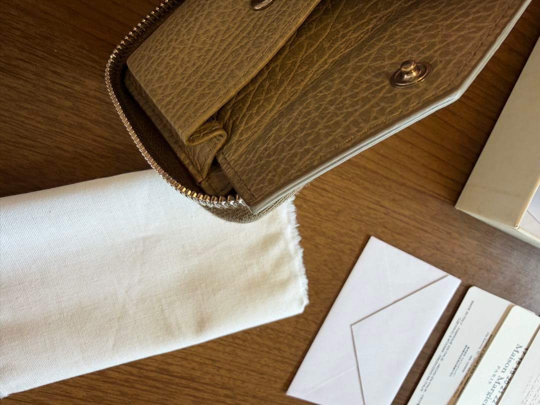 メゾンマルジェラ2つ折り財布