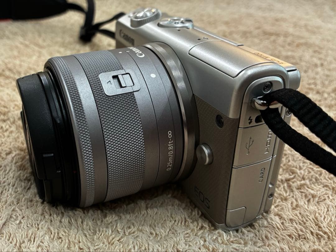 【極美品】Canonミラーレス一眼EOS M100 レンズキット　保護フィルム付