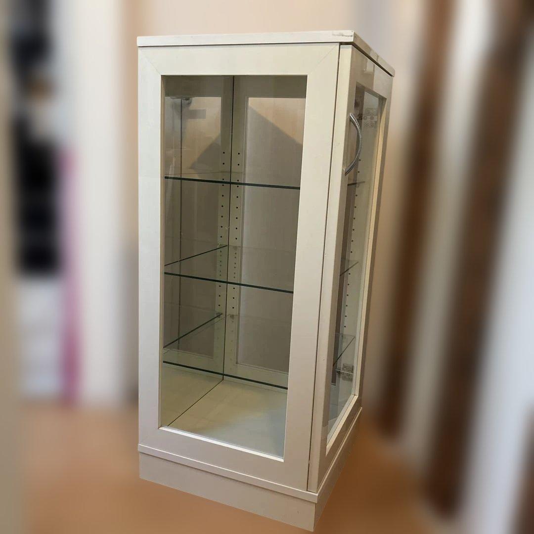 ホワイト ガラスディスプレイ　コレクションケース 4段　高さ調整可能　棚