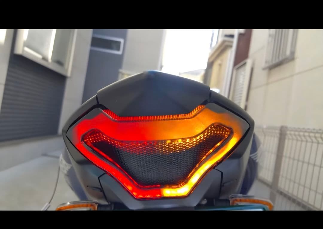 中古　TST製　 YZF R25 R3用テールランプウィンカー一体型　スモーク