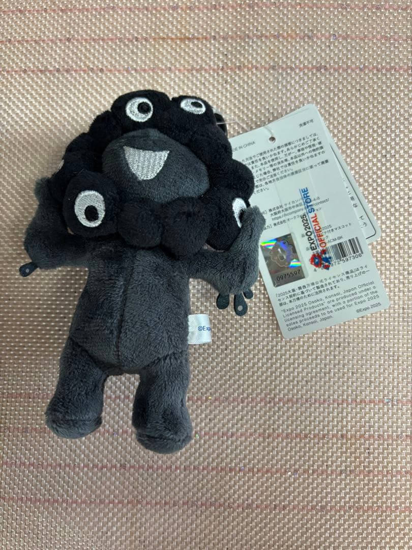 ミャクミャクカラビナ付きマスコット黒 立ち