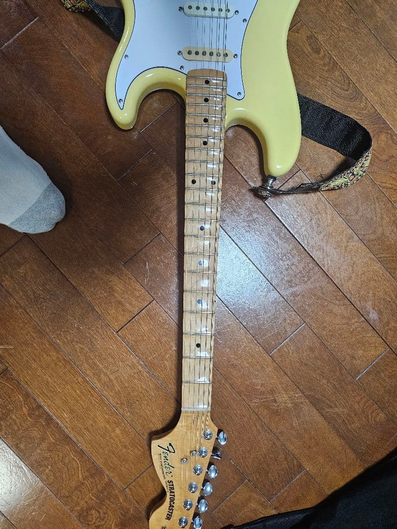 ストラト スキャロップギター