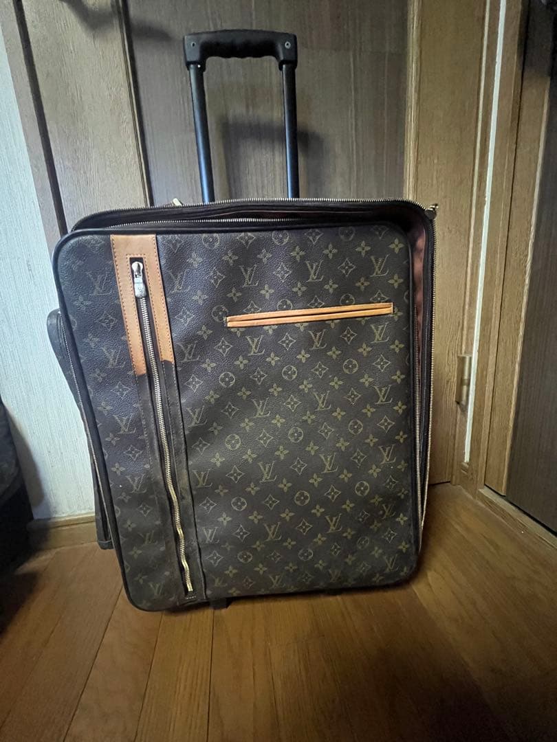 ルイヴィトン柄スーツケース