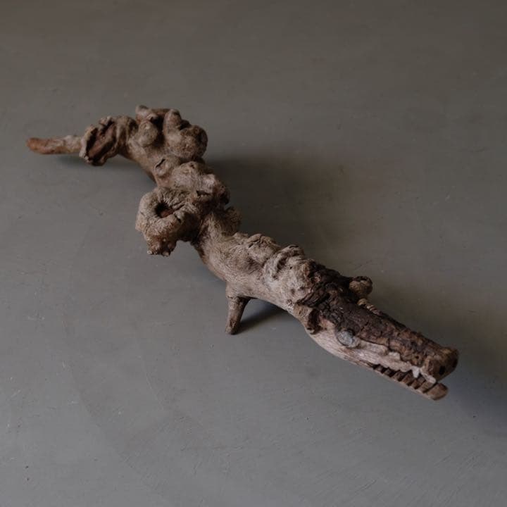 瘤杢 ワニのオブジェ 流木 古材 木製 置物 アート 芸術 アンティーク 古道具
