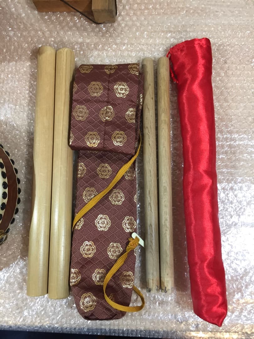 締太鼓 セット 約35cm 和楽器 蒔絵 小型和太鼓2個 締太鼓台 撥4本 付き