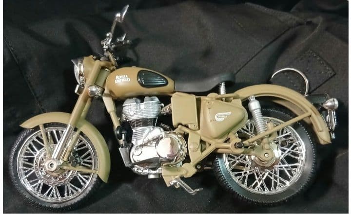  Enfield バイク フィギュア カーキ