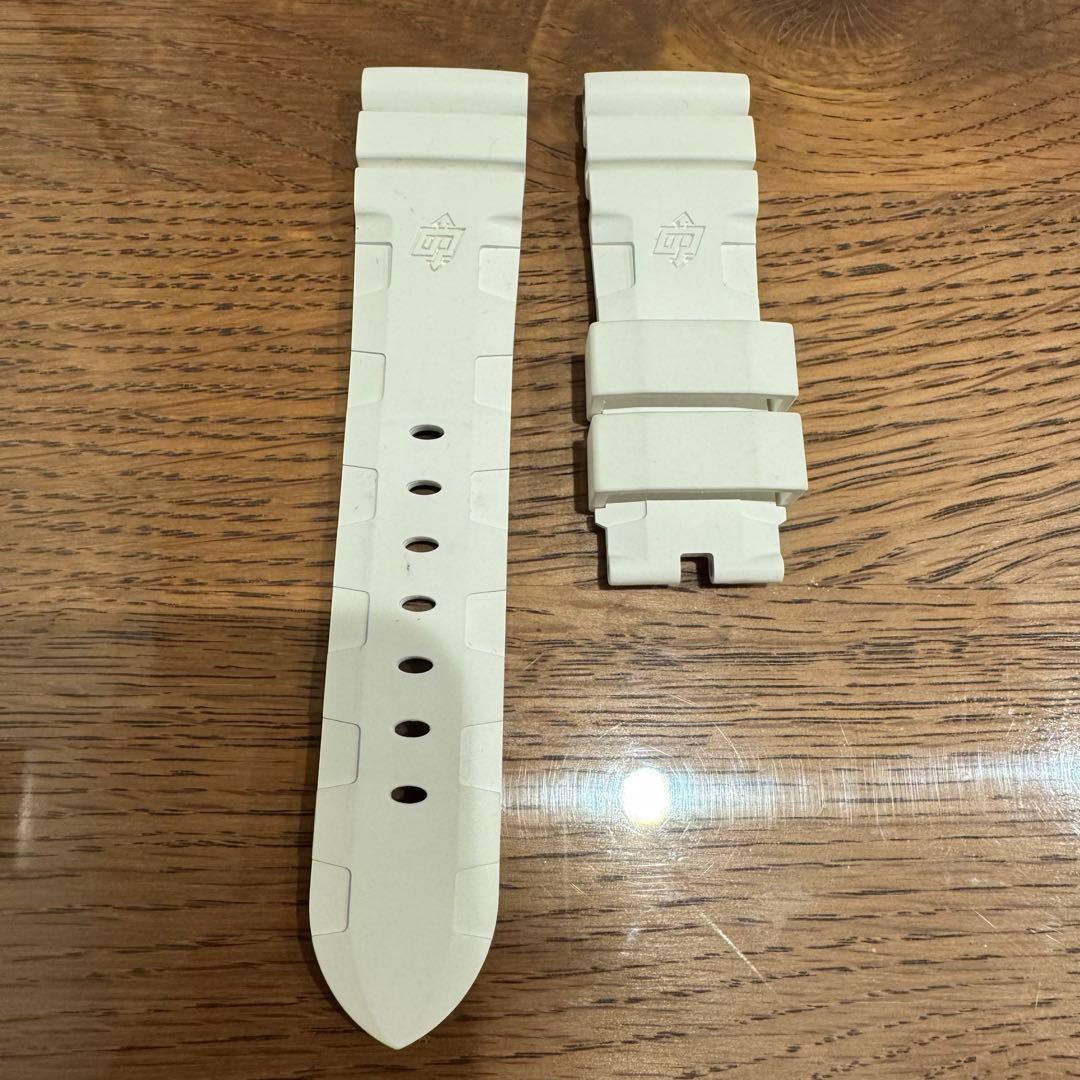 PANERAI 純正ラバーベルト 24/22mm ホワイト　極少使用