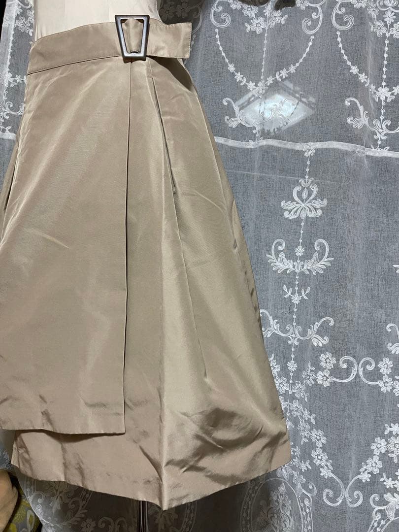 新品　　　フォクシー　　シルク形状　ふんわり　スカート