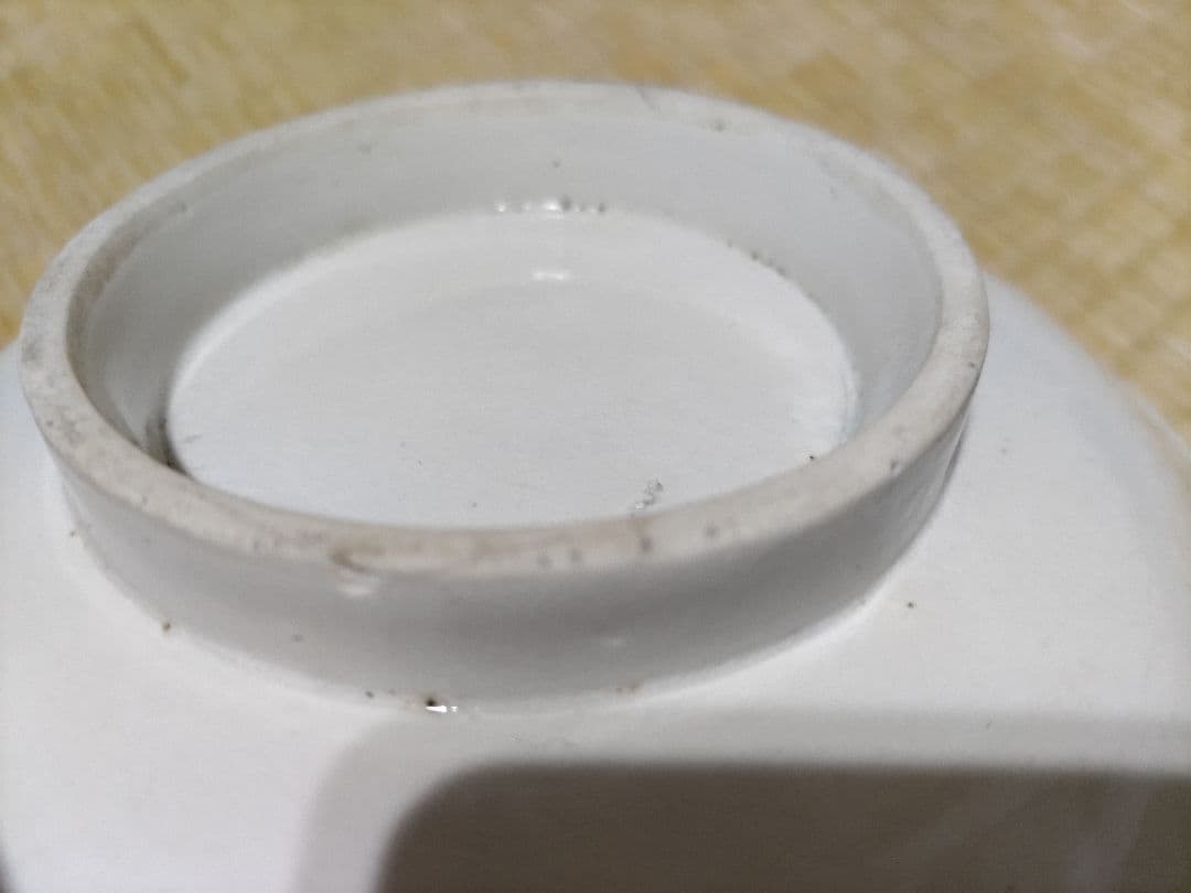 李朝　官窯？　白磁　皿（径16.8～17.1㎝）