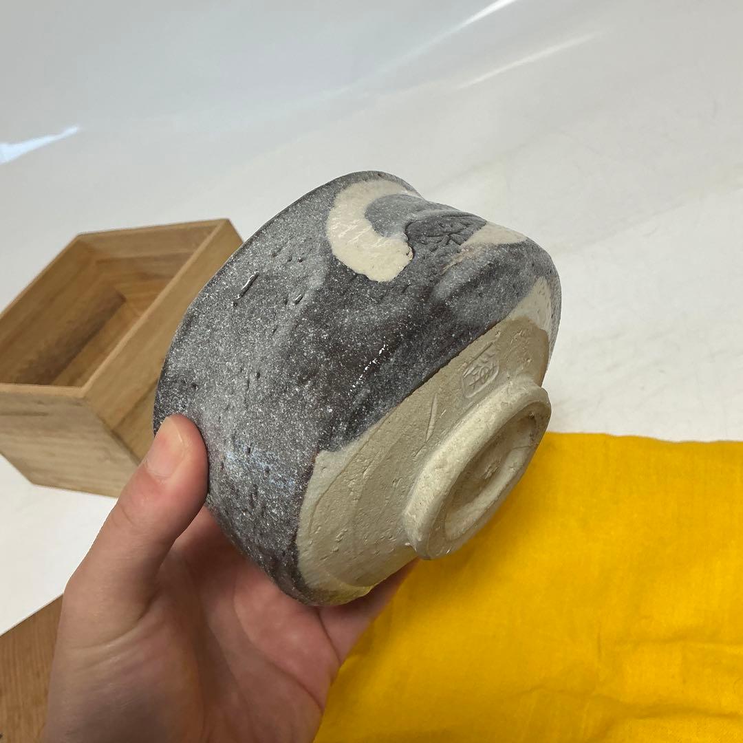 茶道具　刻印　落款　陶器製茶碗 グレーと白の模様 木箱付き