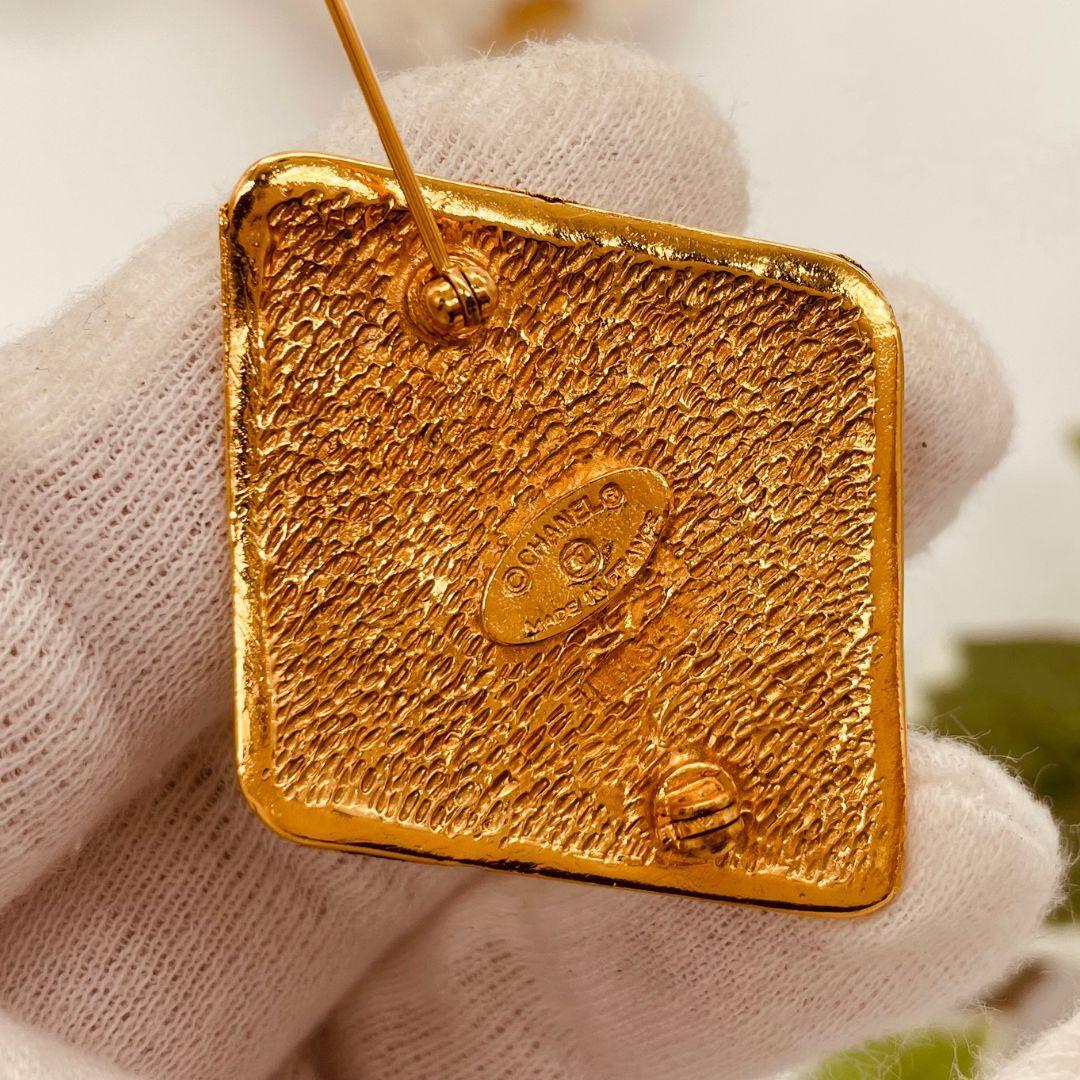 CHANEL シャネル ダイヤ型 ブローチ ゴールド メタル　マメあり