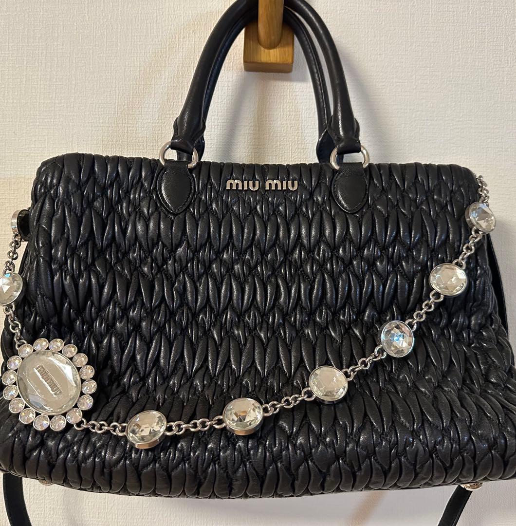 miumiu マテラッセ ナッパクリスタル ブラック
