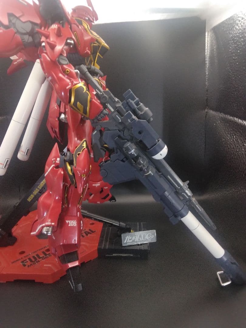 ガンプラ　MG シナンジュ 全塗装完成品　バズーカ　専用台座付