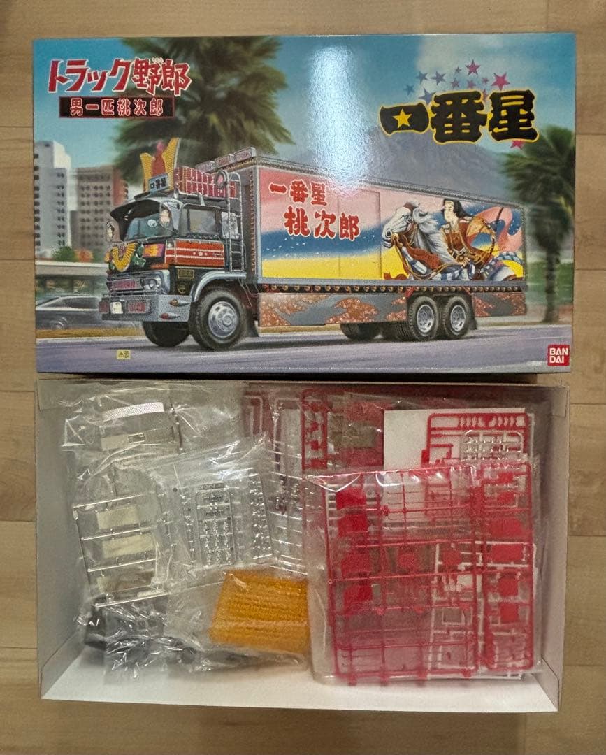 アオシマ 1/32 一番星 男一匹桃次郎　トラック野郎プラモデル 未組立品