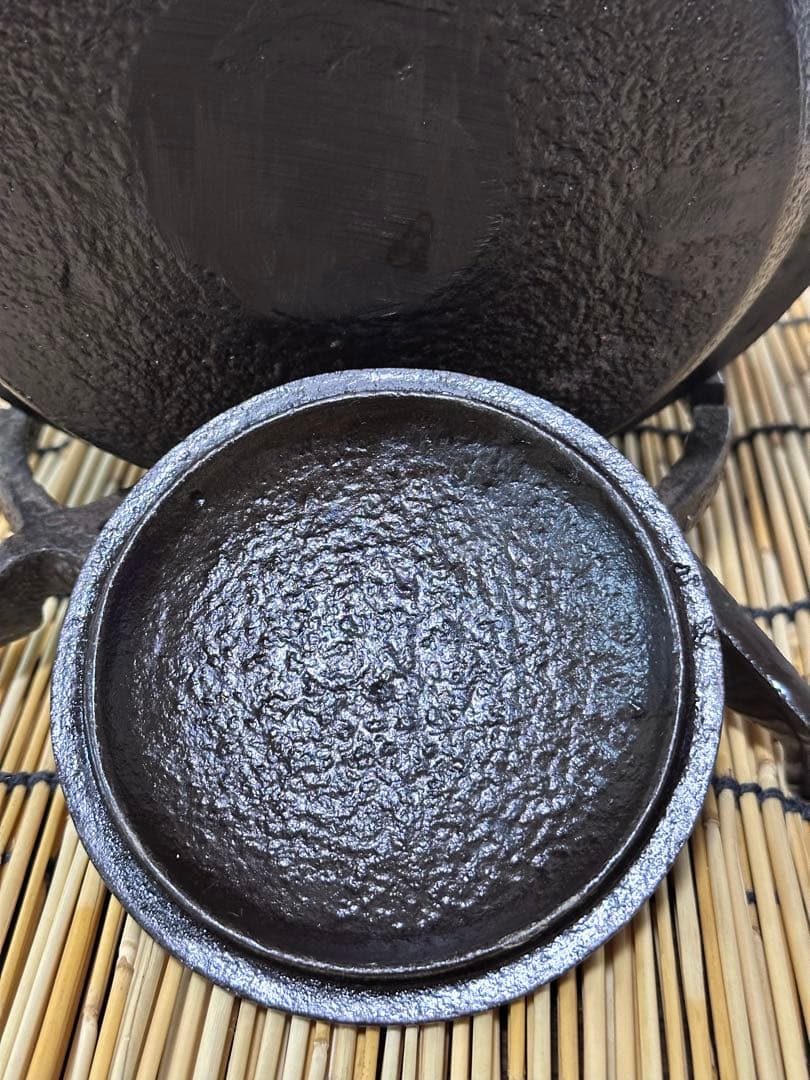 未使用、付属品付　岩手県奥州 佐秋鋳造所 佐藤守巨造 真作保証　南部鉄瓶