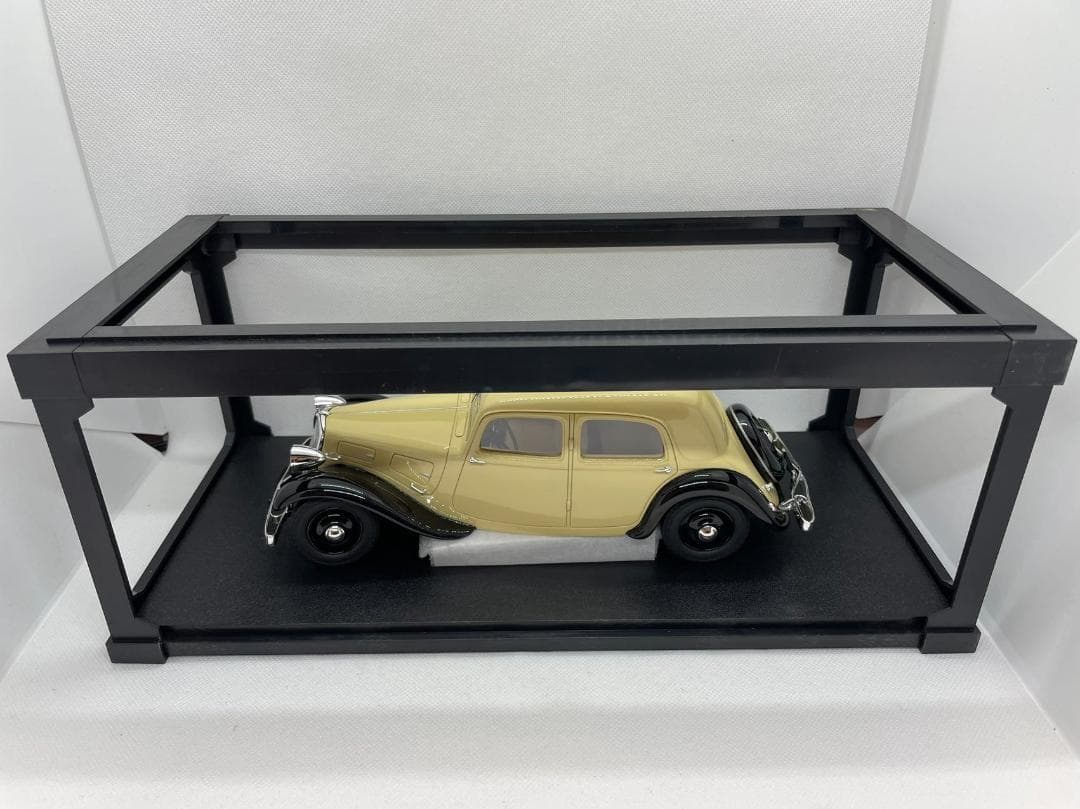 104-030 Cult 1/18 シトロエン Traction Avant