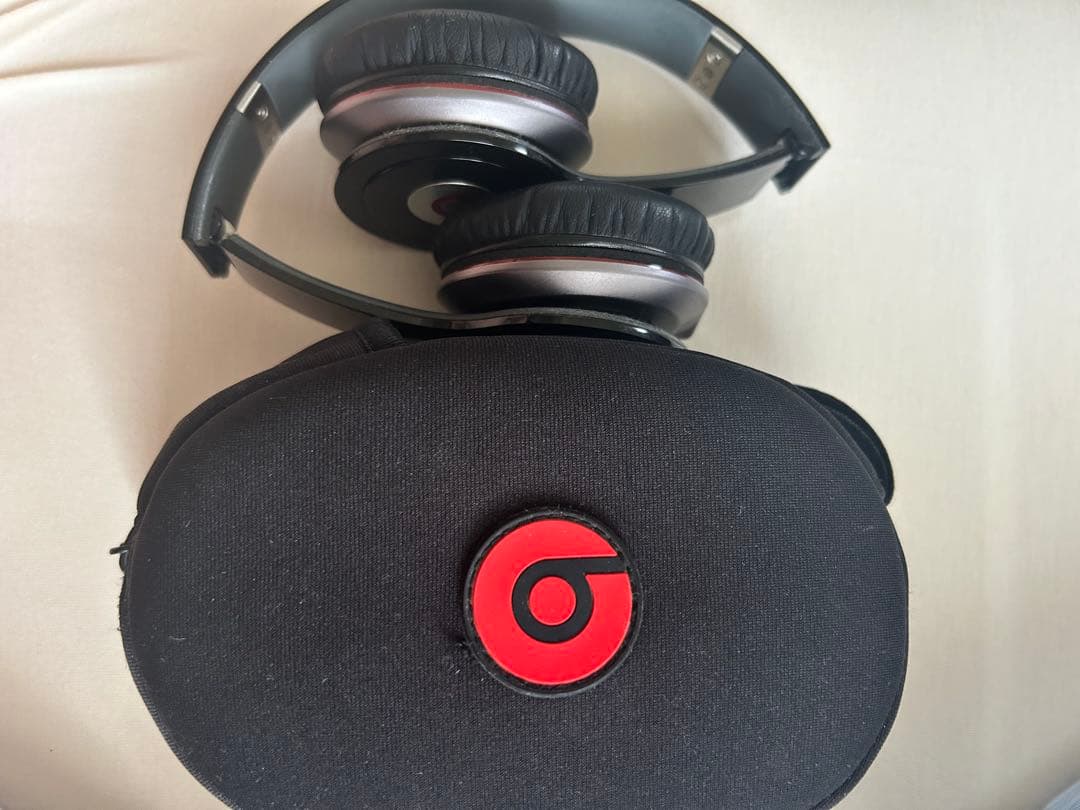 Beats Solo HD ヘッドフォン ブラック/レッド