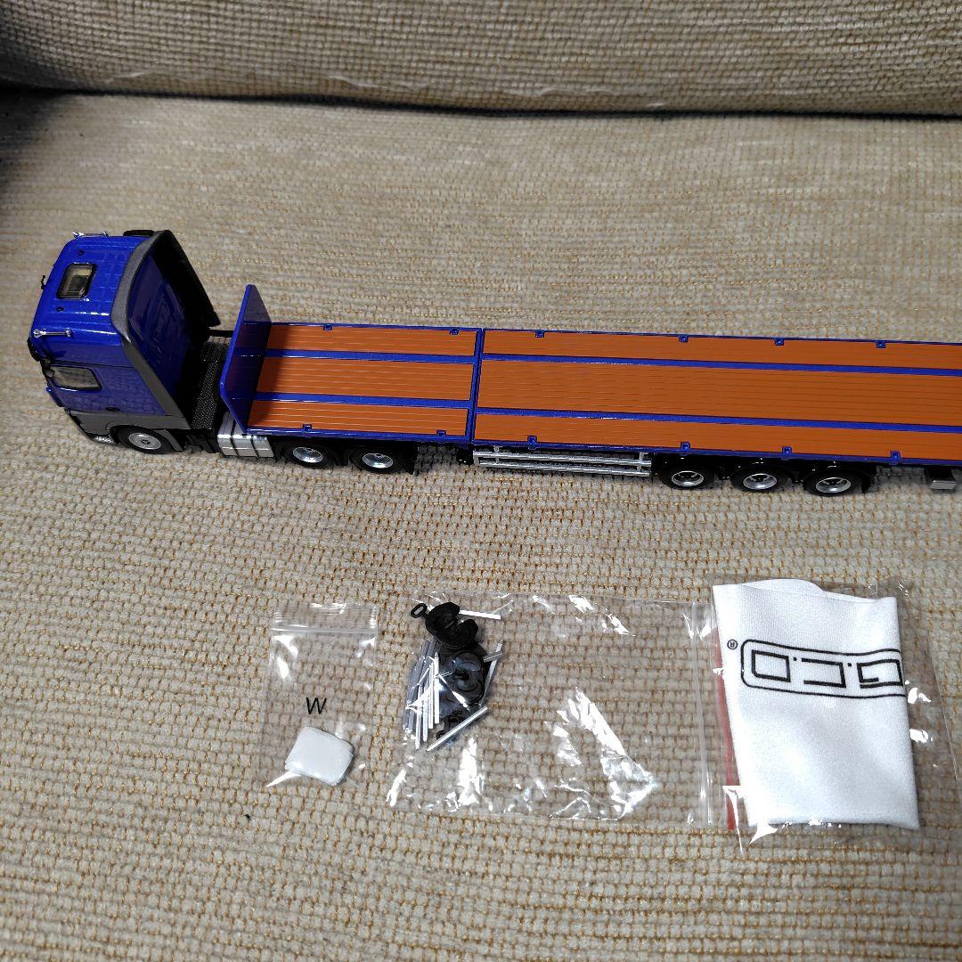 Mercedes-Benz ギガスペース スケーラブルトレーラーブルー