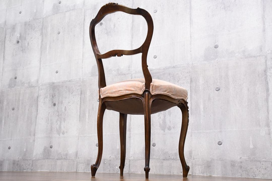 EFK99 英国アンティーク バルーンバックチェア 猫脚 木彫刻 サロンチェア