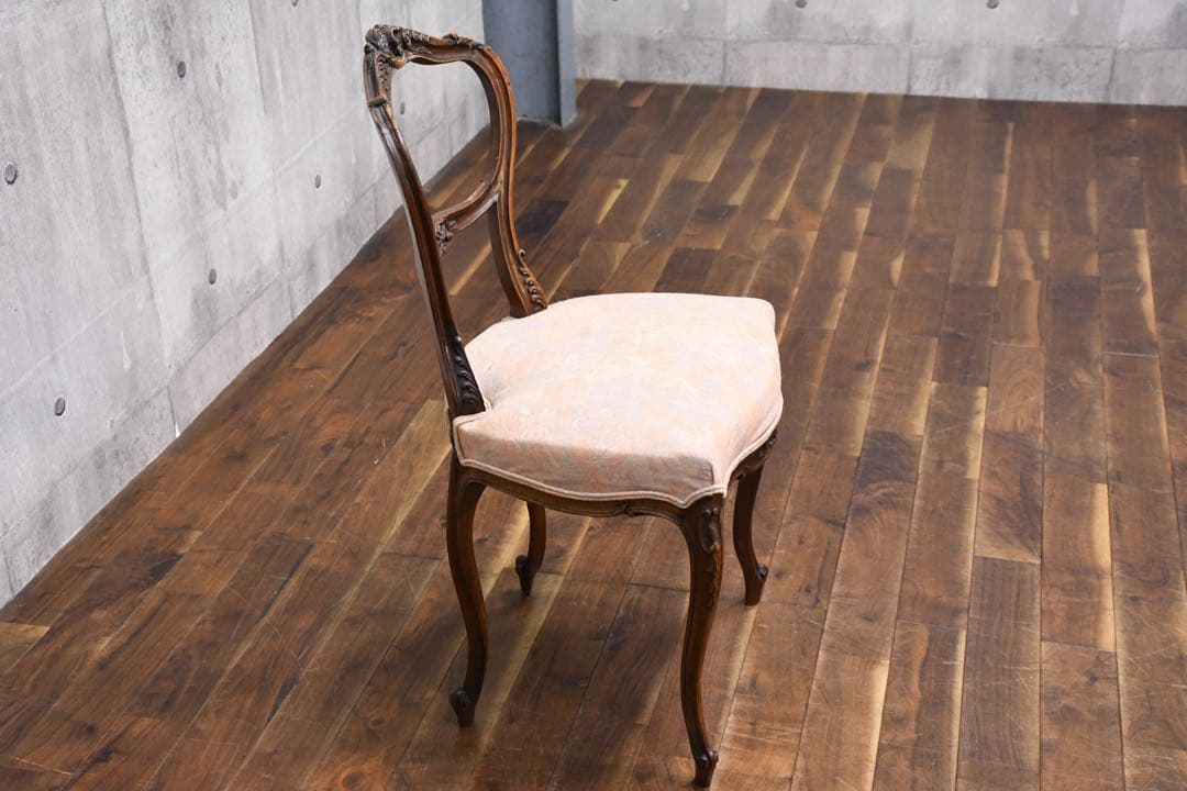 EFK99 英国アンティーク バルーンバックチェア 猫脚 木彫刻 サロンチェア