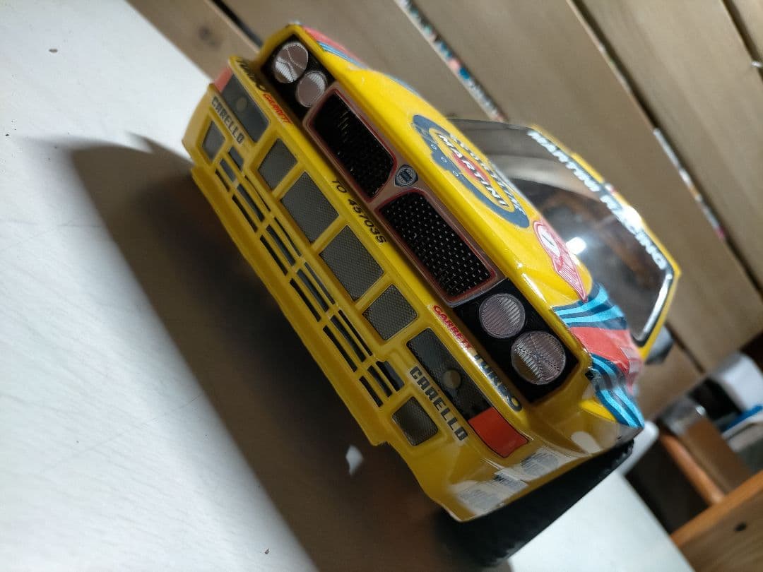 タミヤ　ランチア デルタ　1/10　ボディのみ　マルティーニカラー
