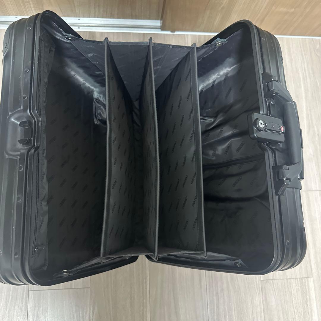 リモワ トパーズ　ステルス　4輪　26L ビジネストロリー