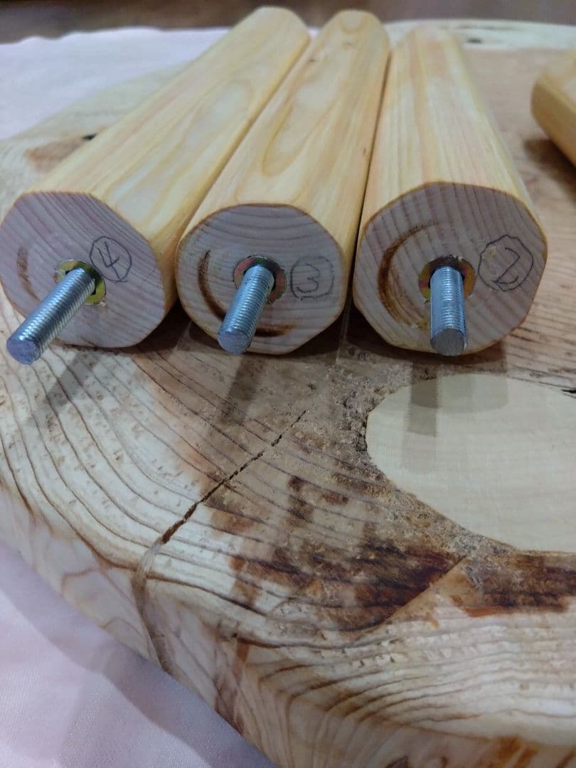 杉の輪切り円形ローテーブル⑰　モネエド❕樹齢約75年杉の模様が綺麗❕