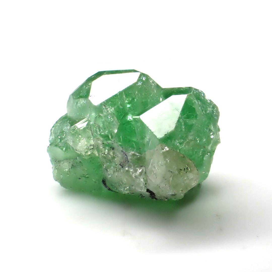 【タンザニア産】グロッシュラーガーネット(ツァボライト)