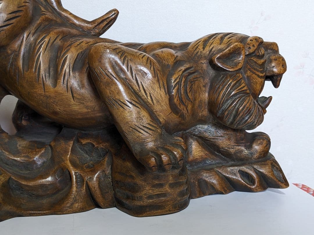 ♦木彫 虎 透し彫り 一点物 飴色 トラ 寅 干支 縁起物 置物古美術品 骨董品