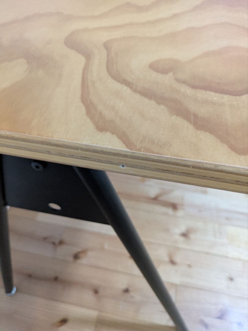 ジャーナルスタンダード　デスク