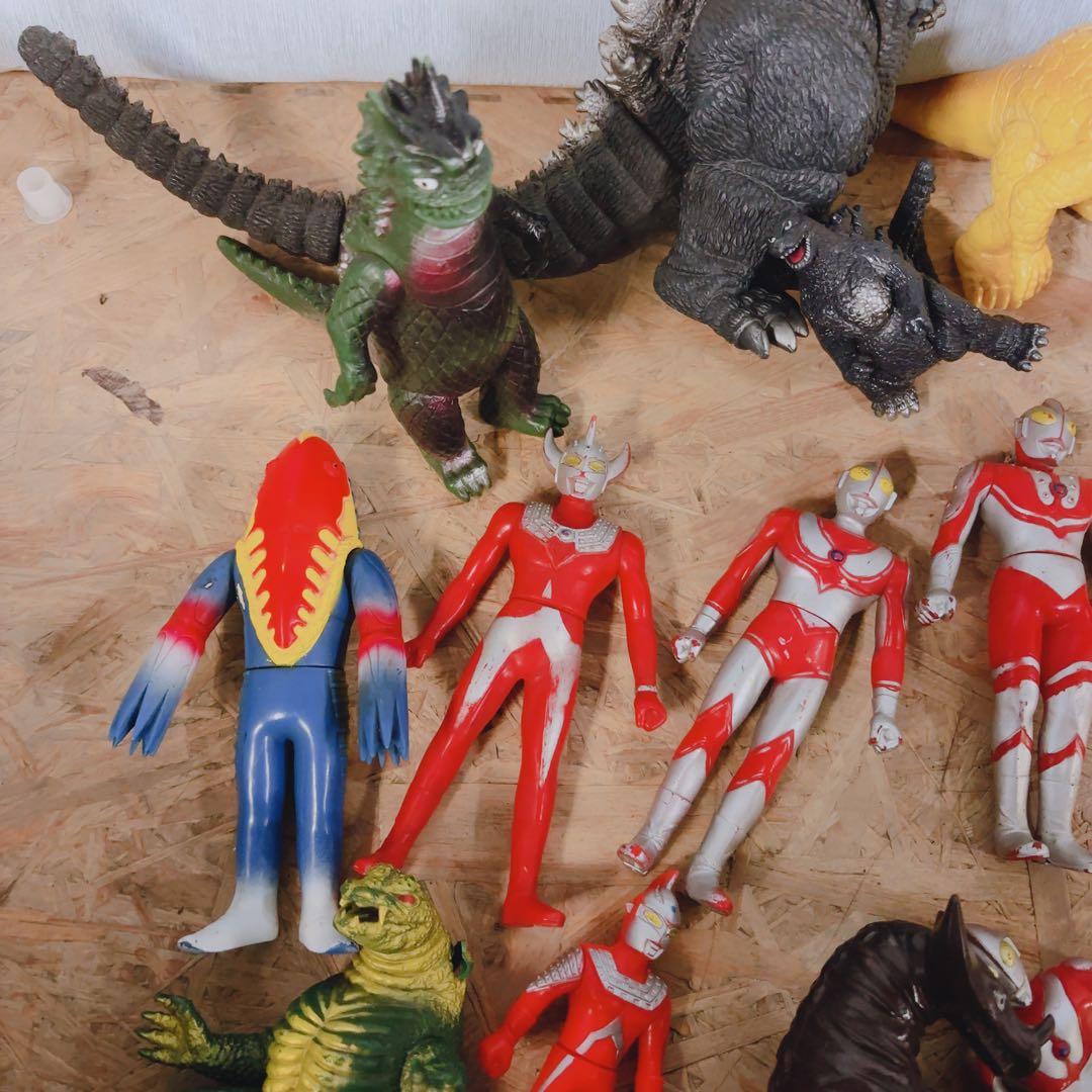 ゴジラも怪獣もウルトラマンも♪ ソフビ/フィギュア一括セット!