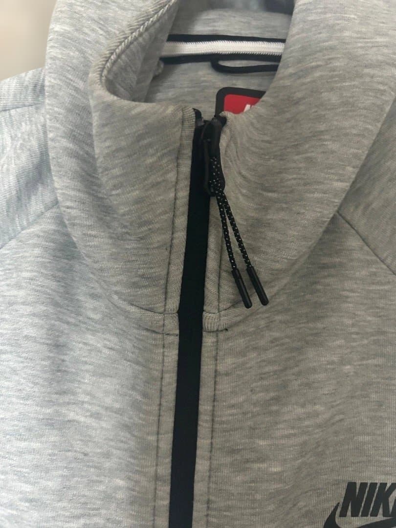Nike グレー テックフリース