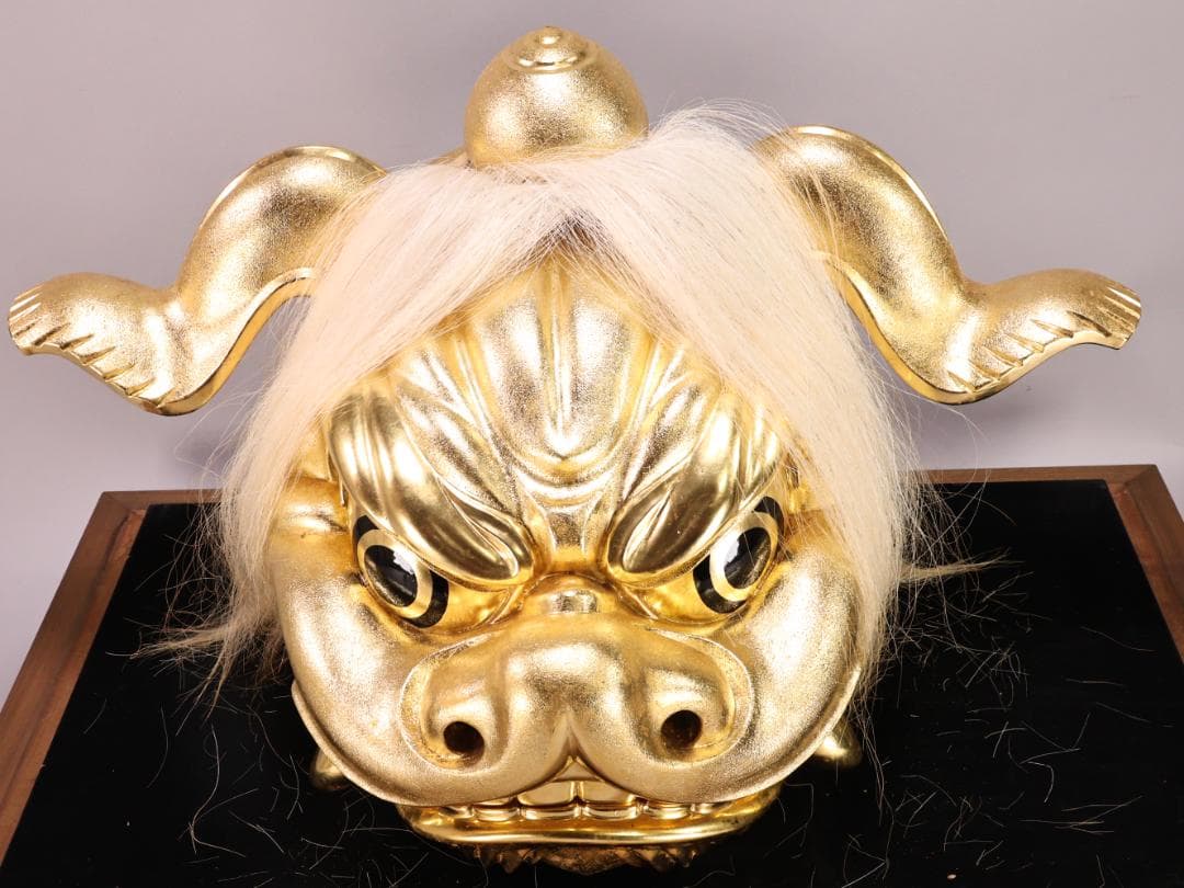 BK193　井波彫刻　名工　横山白汀　晩年作　「 金獅子 」　木彫　高さ34㎝