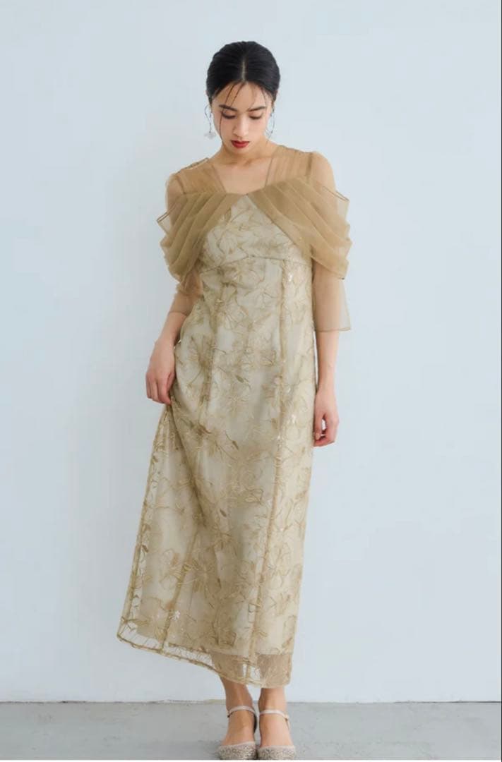 オフショルダースパンコール刺繍レースドレス