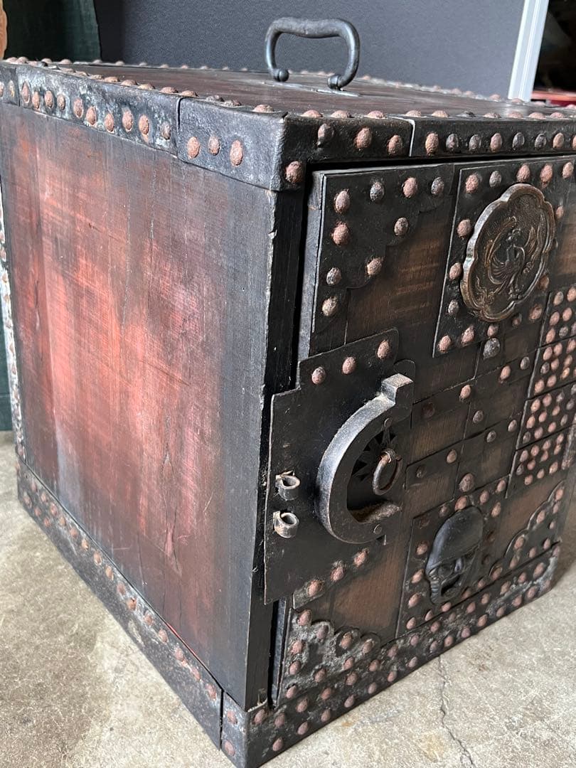 希少骨董 船箪笥 (金庫) 時代和箪笥 鉄地金具　隠し抽斗有　昭和レト兵士金具