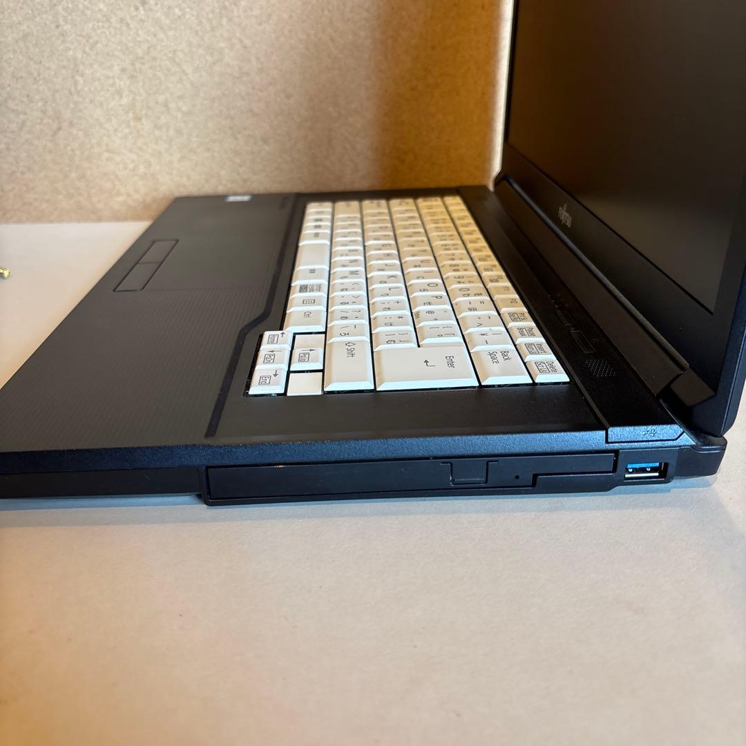 Windowsノート本体 Fujitsu A579/B Core i5(8265U)12GB/256GB